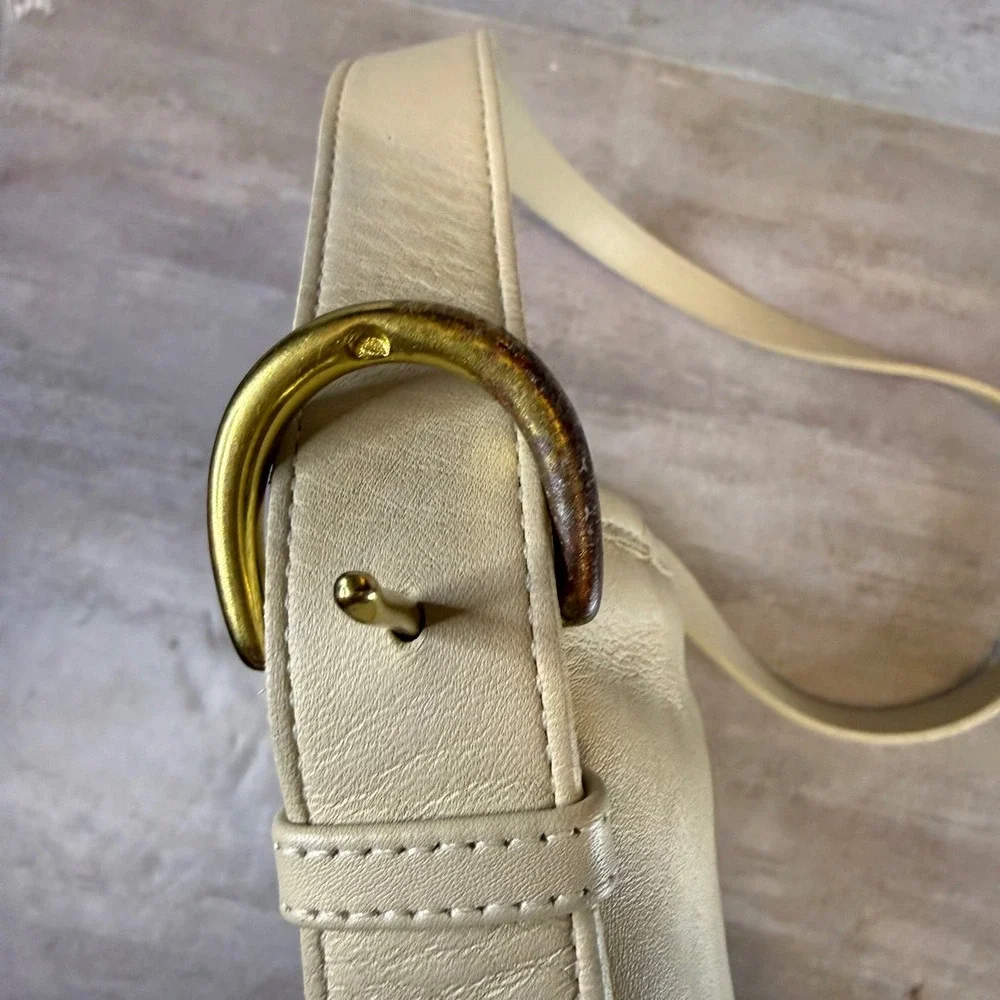 Vintage Coach Cream Leather Crossbody Bag 4143‎ Costa Rica Brass Hardware